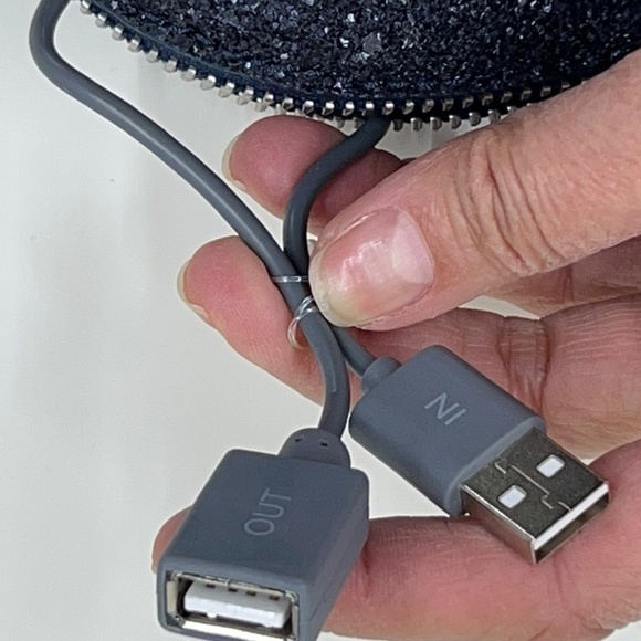 🤩 Banana Republic "Power Up" Clutch with Built-In Battery 🤩 - Picture 7 of 9